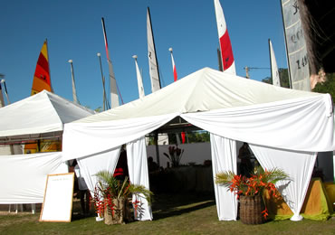 Tenda onde aconteceu a famosa feijoada Tenda para a confraternização dos participantes