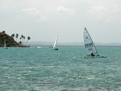 Campeonato Brasileiro de Hobie Cat 2010 Hobie Cats no cenário paradisíaco de Morro