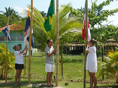 Solenidade de abertura do Brascat 2010 em Morro de São Paulo Asteamento das bandeiras na solenidade de abertura