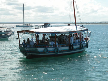 Saída para o mar Saída do cortejo para a entrega das oferendas