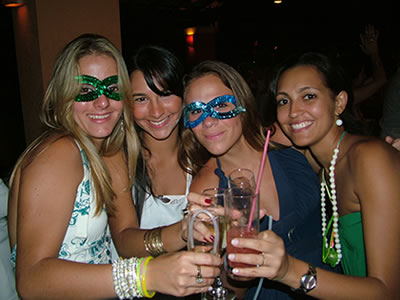 Turistas na festa em Morro de São Paulo Turistas na festa de Morro