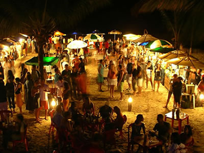 Luau em Morro de São Paulo Turistas na festa em Morro de São Paulo