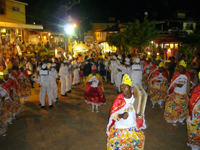 Apresentação folclórica na vila de Morro de São Paulo Apresentação folclórica na vila