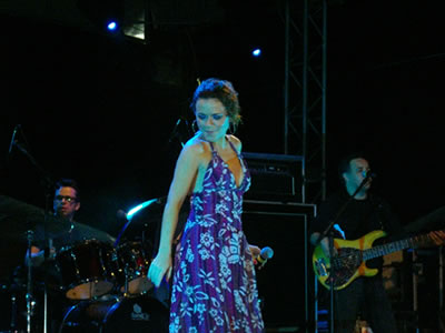 Cantora Vânia Abreu em Morro de São Paulo Show de Vânia Abreu