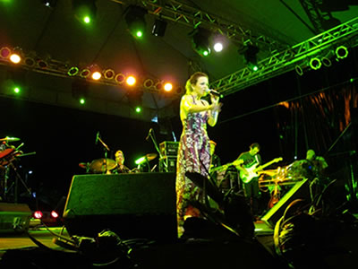 Cantora Vânia Abreu O show de Vãnia Abreu abriu o Festival da Primavera