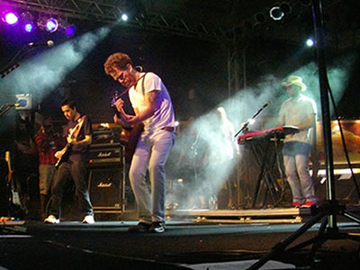 Nando Reis no festival O roqueiro tocou sucessos antigos