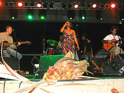 Banda Fazu Kanu A cantora Nivia Lima encantou o público com sua voz