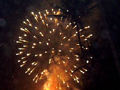 Fogos de artifício no reveillon de Morro de São Paulo Show de fogos de artifício