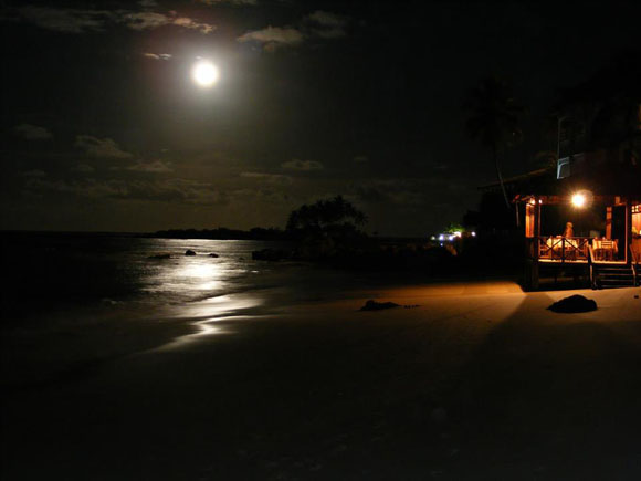luar refletido no mar de Morro de São Paulo luar refletido no mar de Morro de São Paulo